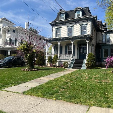 1 Bedroom Private Victorian Apt In Convenient City Location On 5 Acre, Sleeps 4 Poughkeepsie Extérieur photo