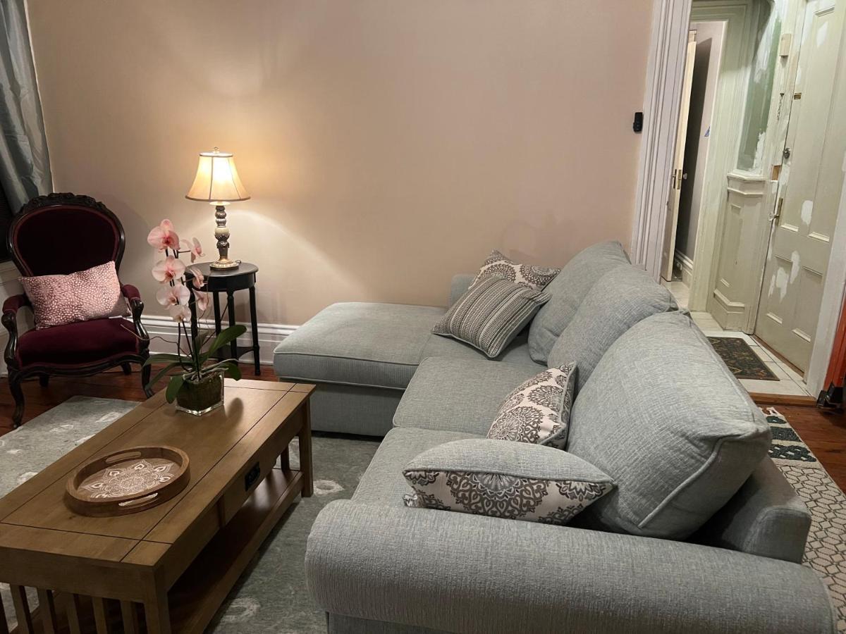 1 Bedroom Private Victorian Apt In Convenient City Location On 5 Acre, Sleeps 4 Poughkeepsie Extérieur photo