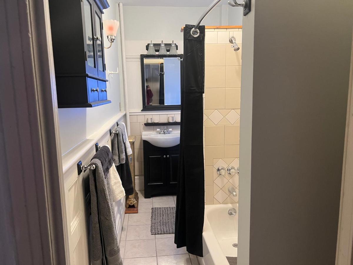 1 Bedroom Private Victorian Apt In Convenient City Location On 5 Acre, Sleeps 4 Poughkeepsie Extérieur photo
