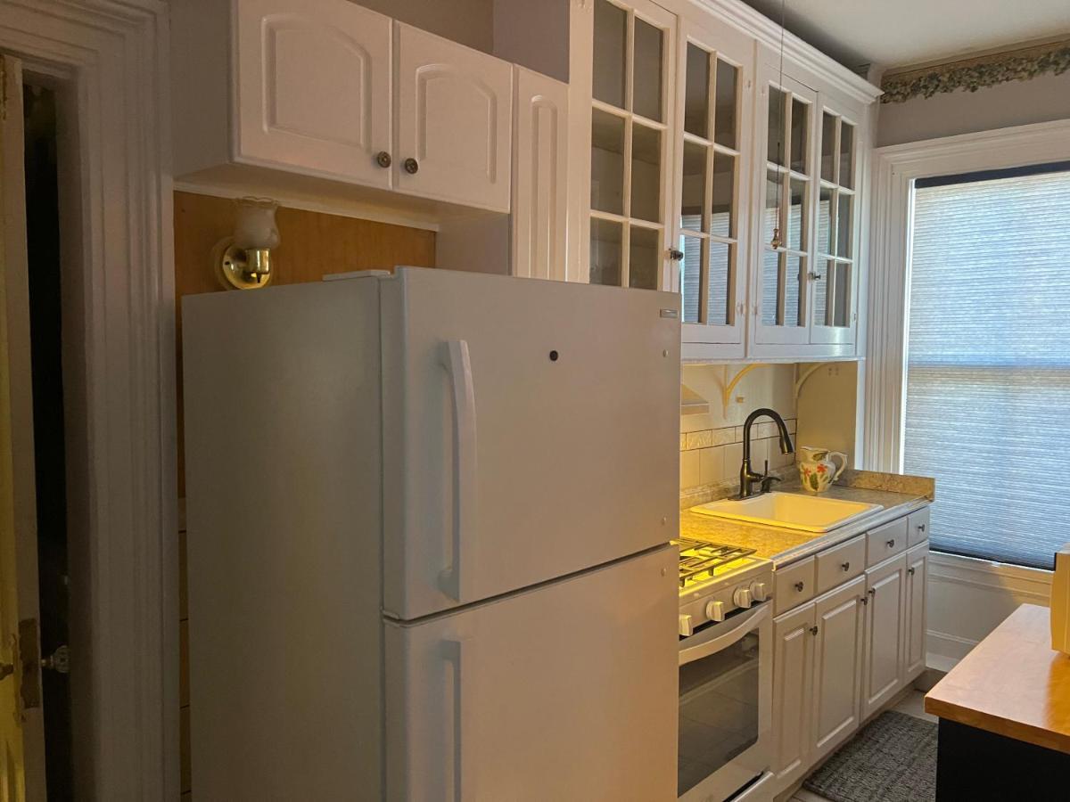 1 Bedroom Private Victorian Apt In Convenient City Location On 5 Acre, Sleeps 4 Poughkeepsie Extérieur photo