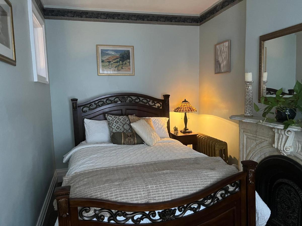 1 Bedroom Private Victorian Apt In Convenient City Location On 5 Acre, Sleeps 4 Poughkeepsie Extérieur photo