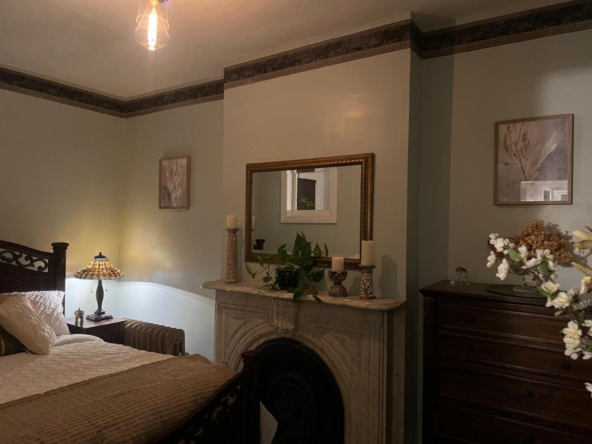1 Bedroom Private Victorian Apt In Convenient City Location On 5 Acre, Sleeps 4 Poughkeepsie Extérieur photo