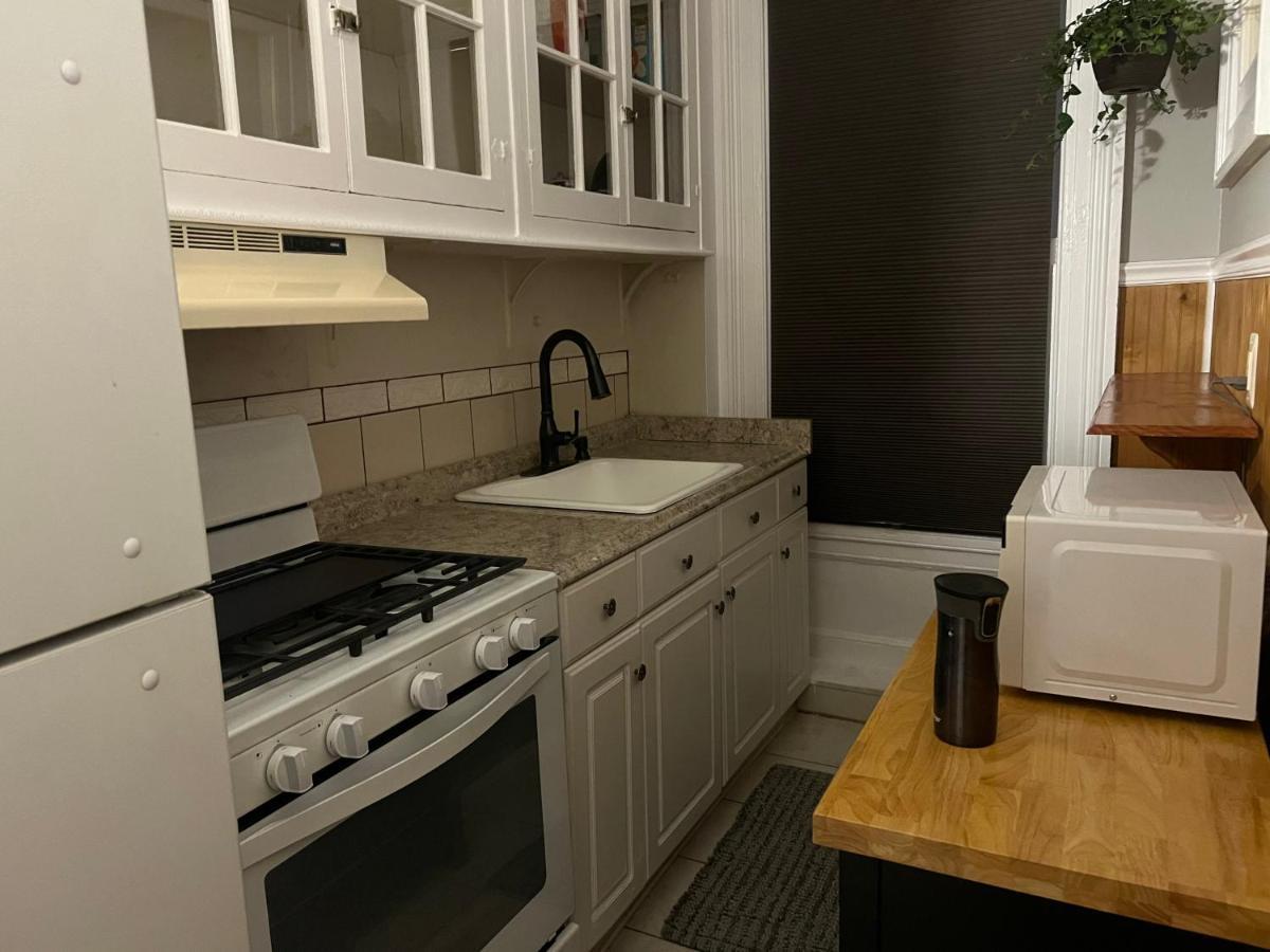 1 Bedroom Private Victorian Apt In Convenient City Location On 5 Acre, Sleeps 4 Poughkeepsie Extérieur photo